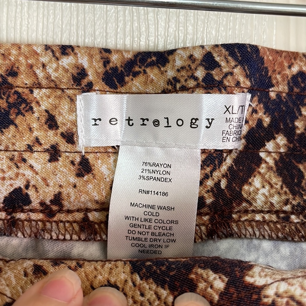 retrology shorts. Womens size XL. Stretchy/ snake print - Picture 4 of 7